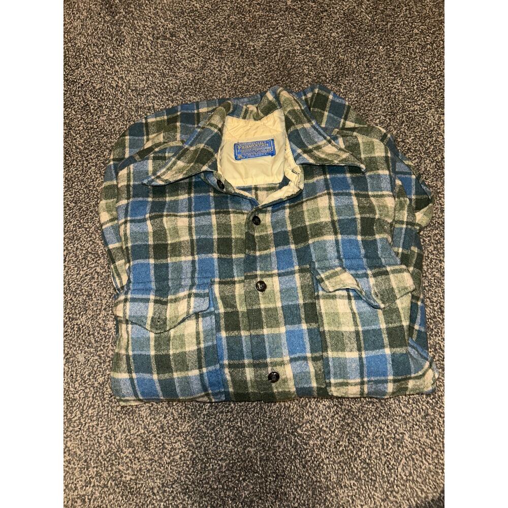 Vintage made in USA Pendleton flannel size medium has a small hole blue brown - Picture 4 of 4